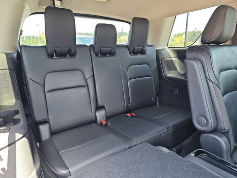 Used 2024 Nissan Pathfinder SL w/ SL Premium Package FWD image 12
