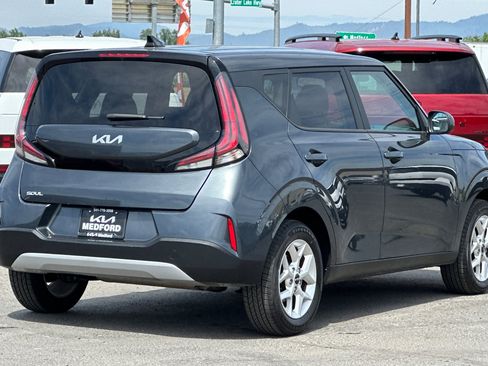 Used 2025 Kia Soul LX w/ LX Technology Package FWD image 4