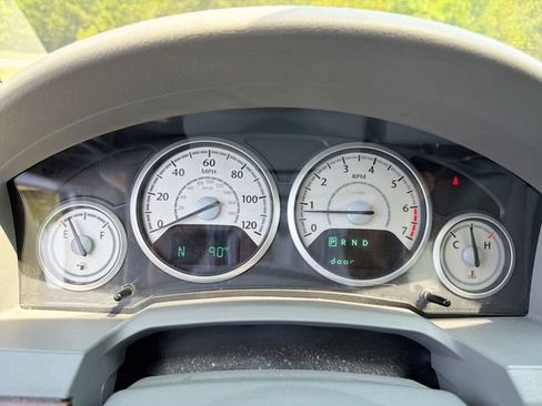 Used 2010 Chrysler Town & Country Touring FWD image 18