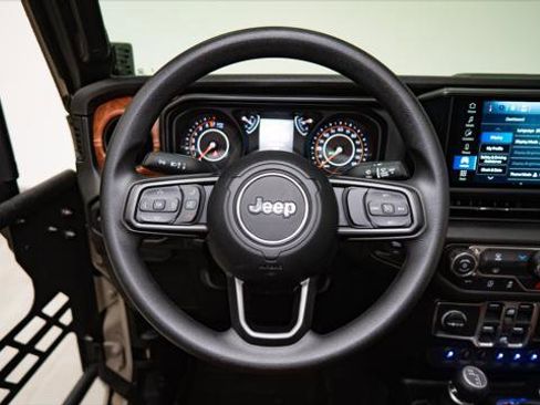 Used 2026 Jeep Gladiator Sport image 2