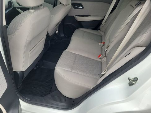 Used 2021 Nissan Rogue SV FWD image 14