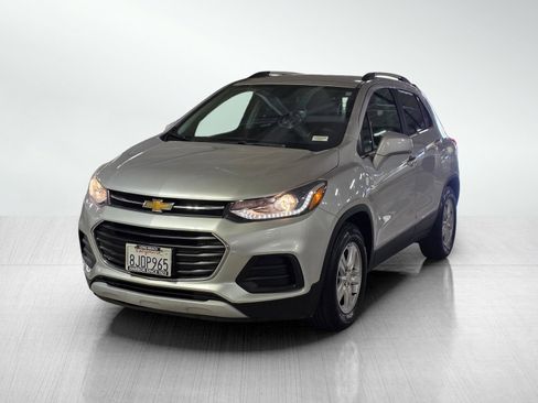 Used 2019 Chevrolet Trax LT w/ LT Convenience Package image 3