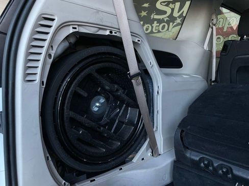 Used 2022 Chrysler Voyager LX image 16