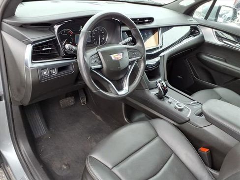 Used 2024 Cadillac XT6 Premium Luxury image 3