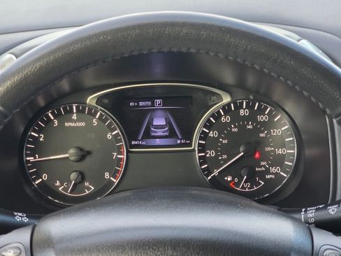 Used 2018 Nissan Pathfinder SV image 23