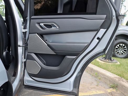 Used 2018 Land Rover Range Rover Velar R-Dynamic SE image 36