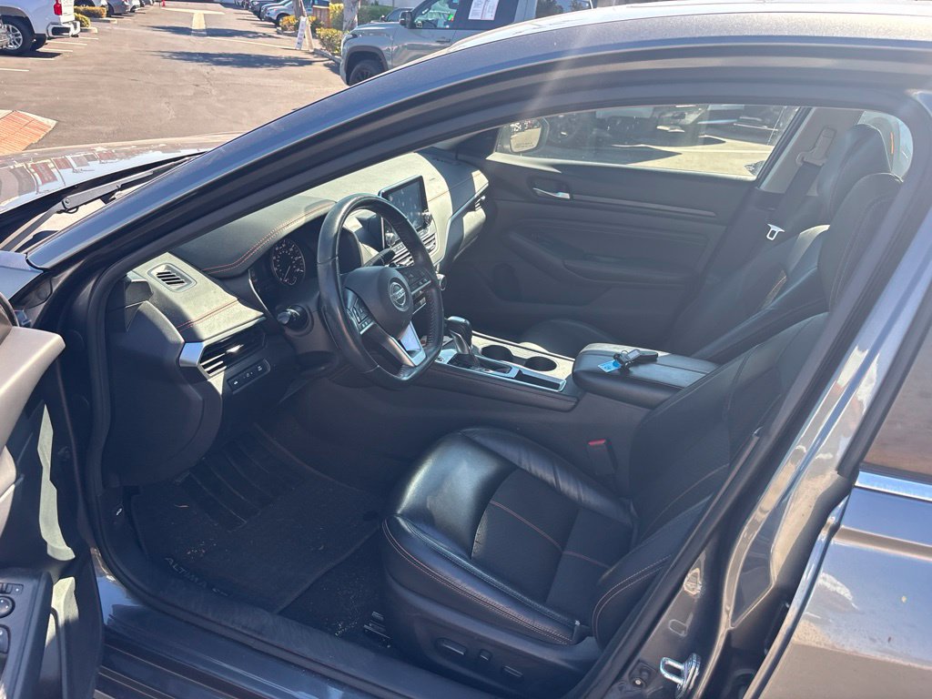 Used 2022 Nissan Altima 2.5 SR w/ Midnight Edition Package FWD image 13