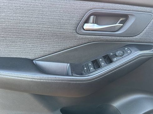 Used 2023 Nissan Rogue SV AWD/4WD image 18