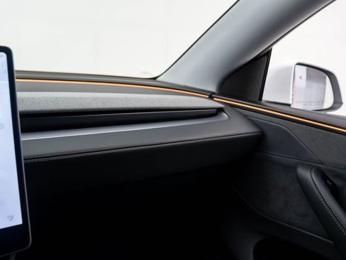 Used 2026 Tesla Model Y Long Range image 27