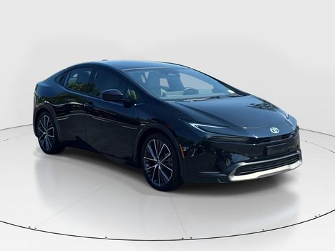 Used 2024 Toyota Prius XLE FWD image 3
