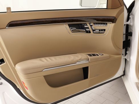Used 2013 Mercedes-Benz S 550 4MATIC image 28