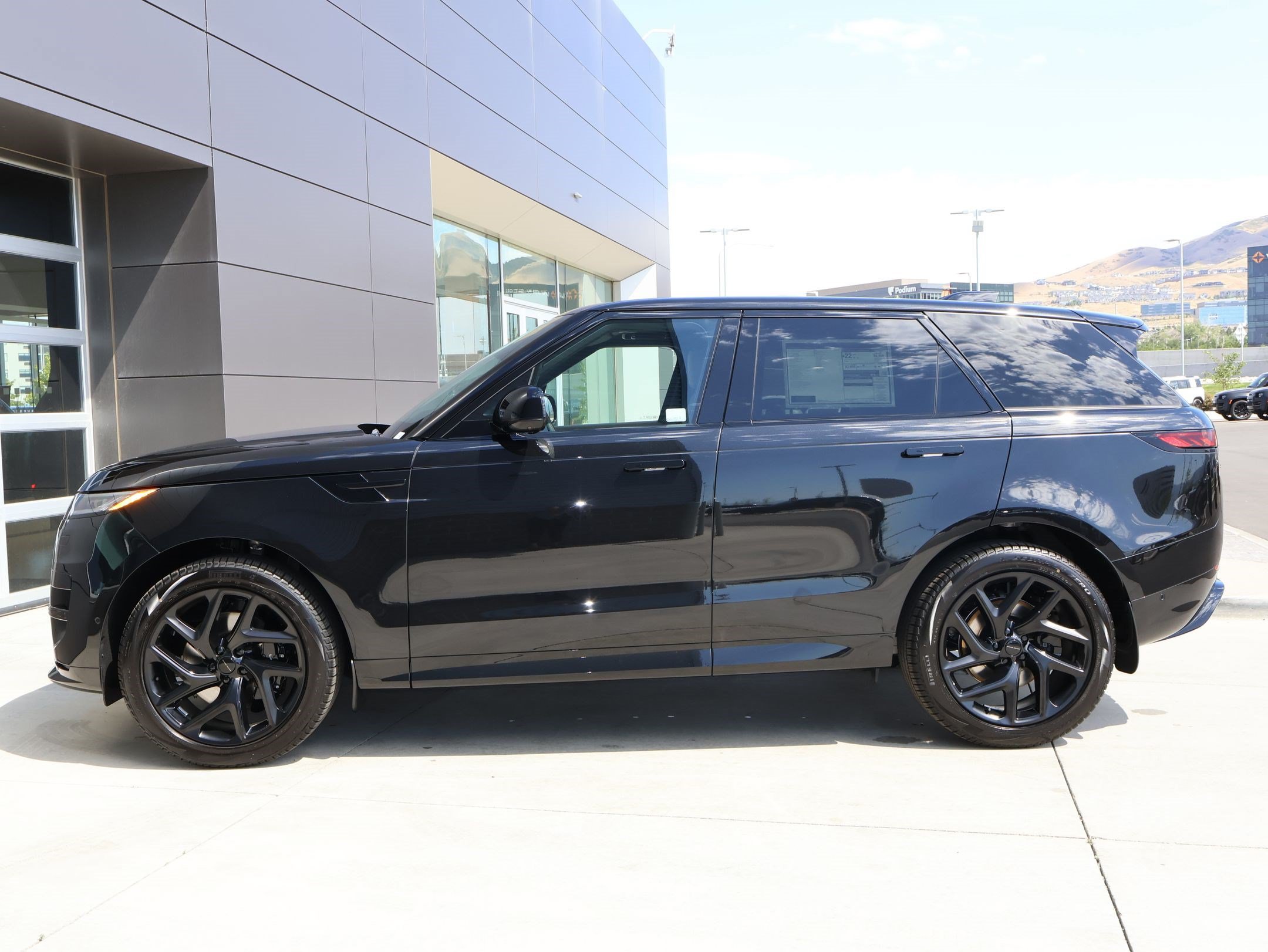 New 2026 Land Rover Range Rover Sport Dynamic SE AWD/4WD image 9