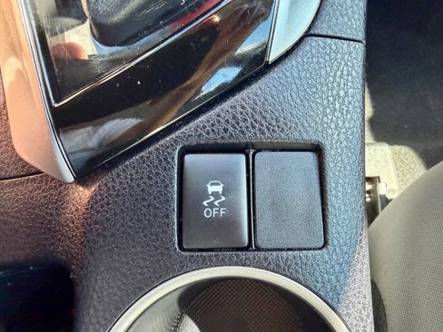 Used 2016 Toyota Corolla LE FWD image 39