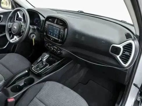 Used 2021 Kia Soul S image 16