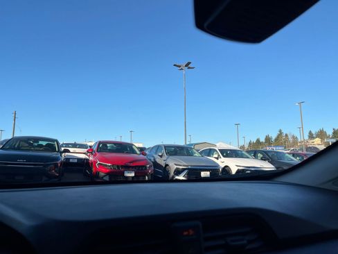 Used 2025 Nissan Versa SV image 17