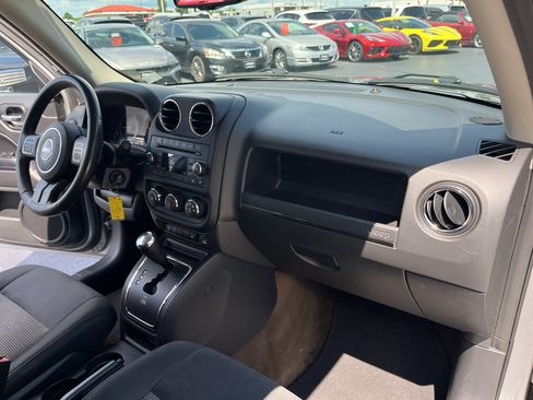 Used 2016 Jeep Patriot Latitude FWD image 40