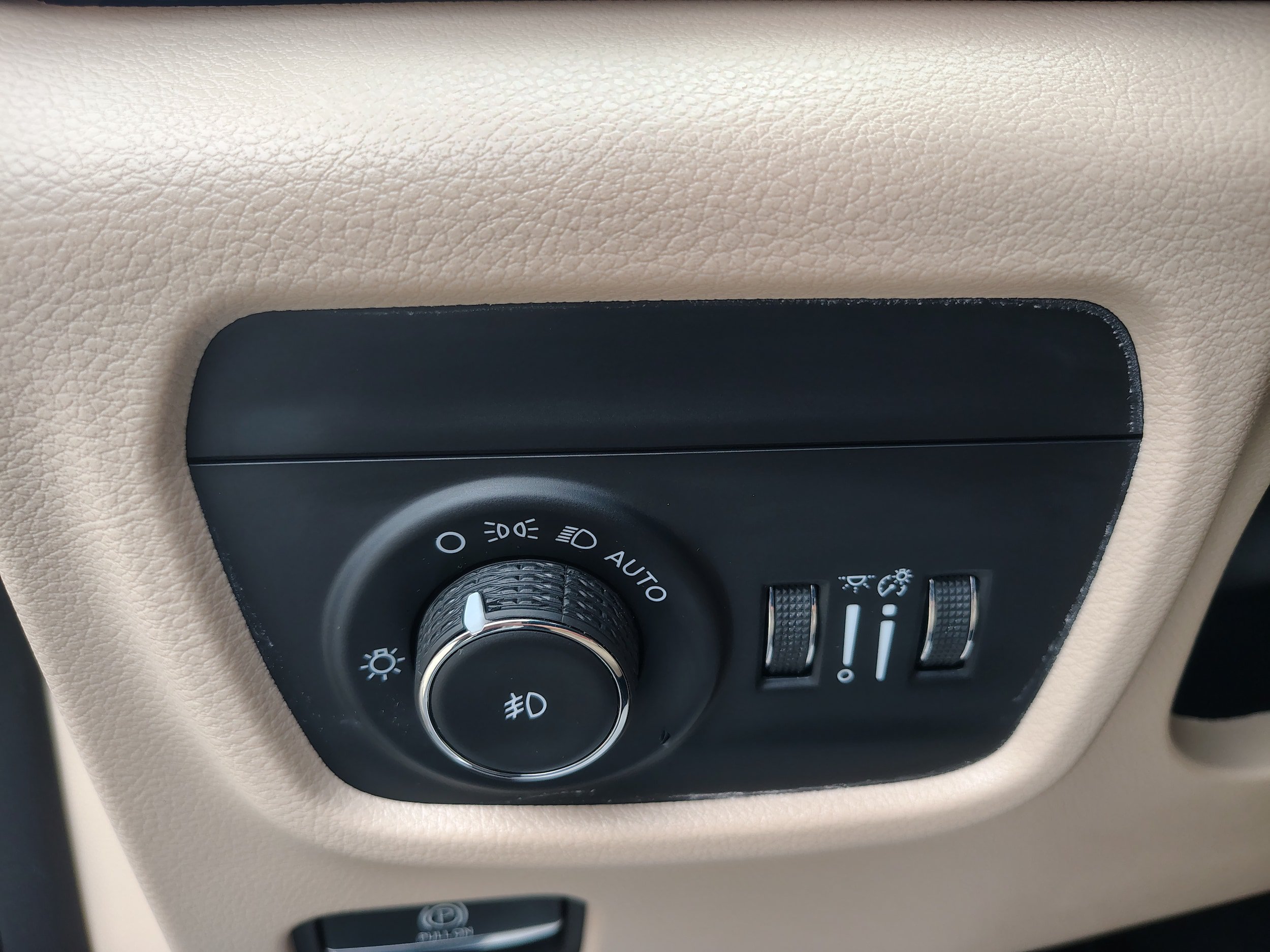 Certified 2024 Jeep Grand Cherokee Limited w/ Luxury Tech Group II AWD/4WD image 27
