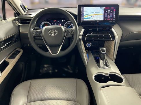 Used 2021 Toyota Venza XLE image 23