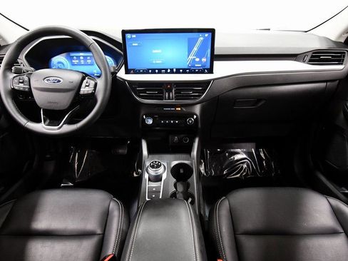 Used 2025 Ford Escape Platinum image 3