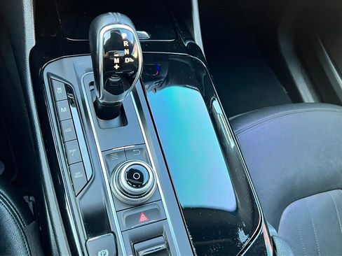 Used 2018 Maserati Levante image 37