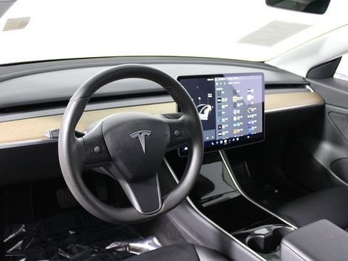 Used 2020 Tesla Model 3 Standard Range Plus image 7