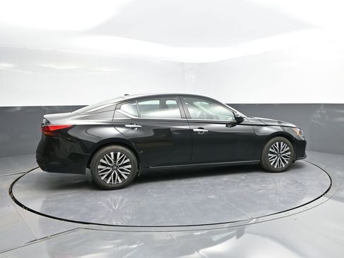 Used 2023 Nissan Altima 2.5 SV image 9