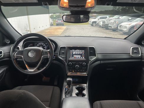 Used 2021 Jeep Grand Cherokee Laredo image 9