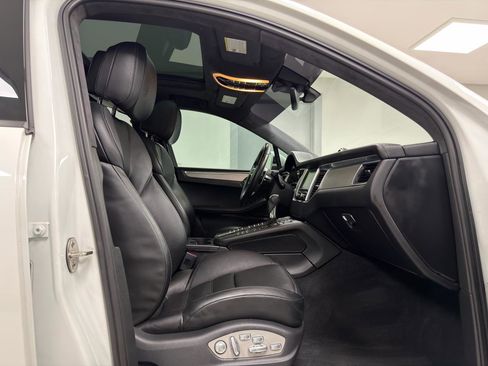 Used 2015 Porsche Macan Turbo image 10