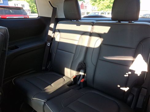 Used 2019 GMC Acadia Denali w/ Technology Package AWD/4WD image 10