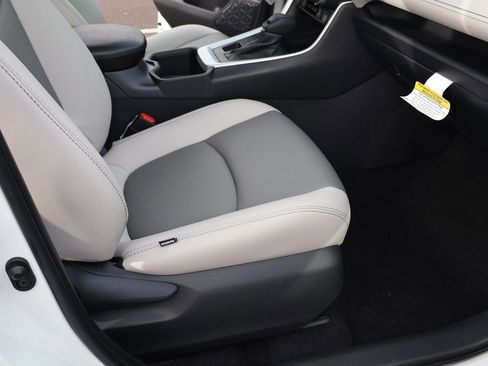 New 2025 Toyota RAV4 XLE w/ Convenience Package image 29