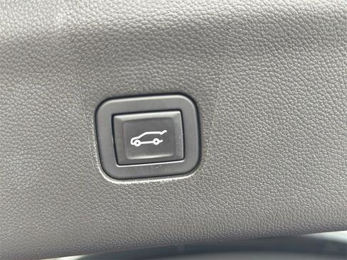 Used 2024 Buick Enclave Premium image 19