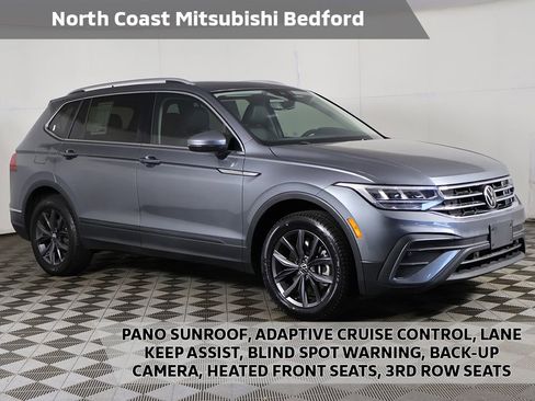 Used 2023 Volkswagen Tiguan SE w/ Panoramic Sunroof Package FWD image 1