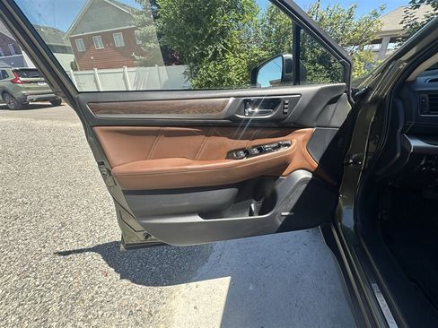 Used 2019 Subaru Outback 2.5i Touring w/ Popular Package #3A AWD/4WD image 12