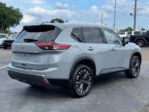 Used 2025 Nissan Rogue SL w/ Tech Package FWD image 5