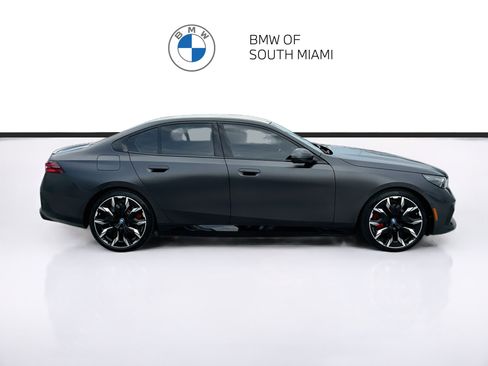 Used 2025 BMW 550e xDrive w/ Executive Package AWD/4WD image 8