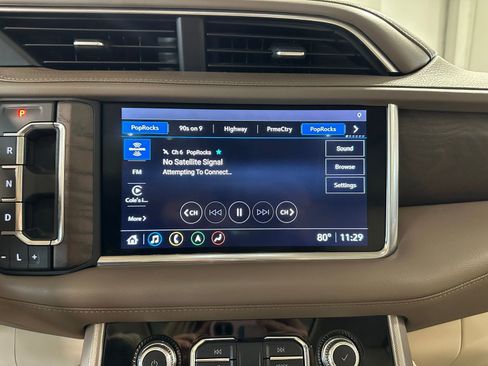 Used 2021 GMC Yukon XL Denali AWD/4WD image 30
