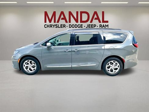 Used 2022 Chrysler Pacifica Limited FWD image 8