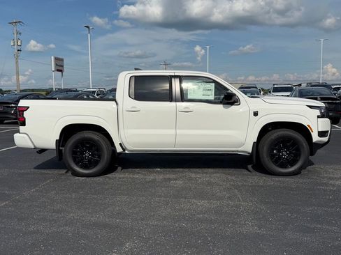 New 2026 Nissan Frontier SV w/ Tow Package AWD/4WD image 3