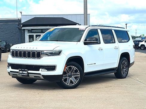 Used 2024 Jeep Wagoneer L Series II w/ Flexible Seating Group RWD image 2