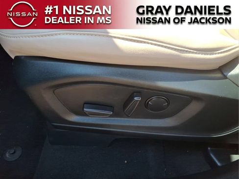 Used 2023 Ford Explorer XLT w/ Equipment Group 202A RWD image 13