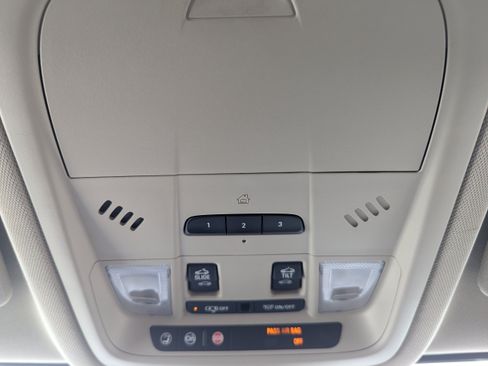 Used 2019 GMC Acadia Denali w/ Technology Package AWD/4WD image 27