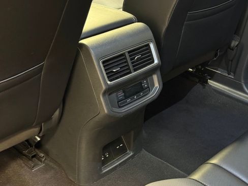 Used 2024 Volkswagen Atlas SE image 24