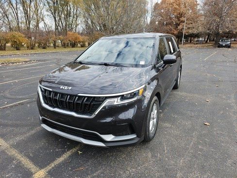 Used 2022 Kia Carnival LX image 2