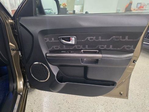 Used 2012 Kia Soul + w/ Audio Pkg FWD image 34