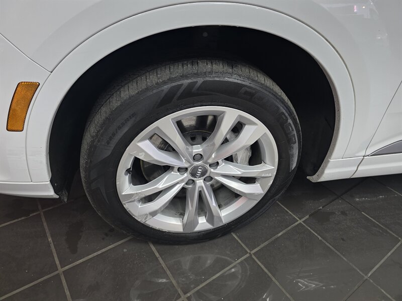 Used 2017 Audi Q7 3.0T Premium Plus w/ Premium Plus Package AWD/4WD image 40