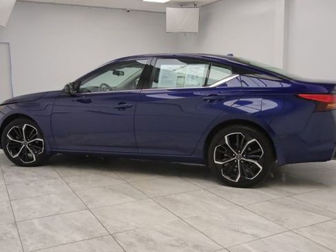 Used 2024 Nissan Altima 2.5 SR AWD/4WD image 3