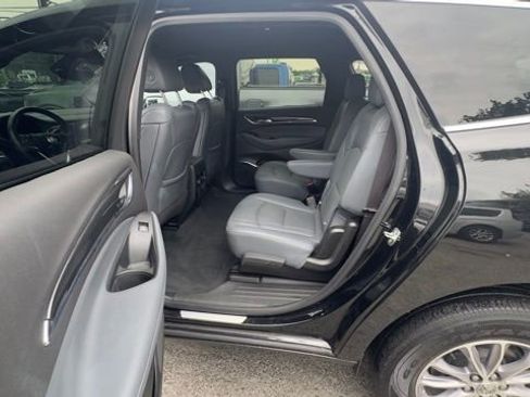 Used 2024 Buick Enclave Premium image 20