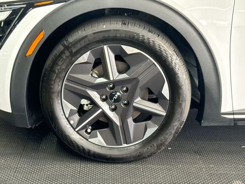Used 2025 Kia EV6 Light RWD image 11