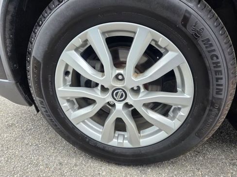 Used 2018 Nissan Rogue SV FWD image 9