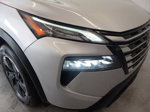 Used 2025 Nissan Rogue SV AWD/4WD image 5